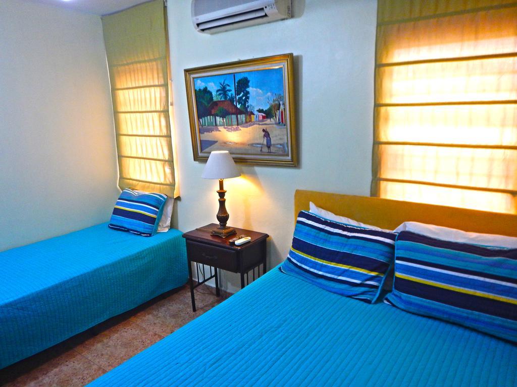 Suite Colonial Santo Domingo Room photo