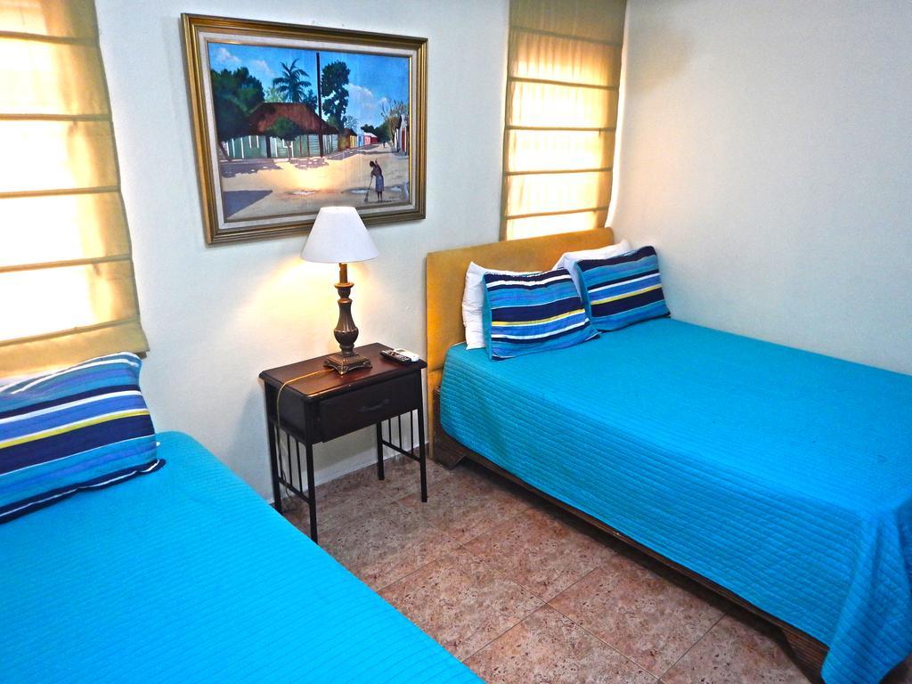 Suite Colonial Santo Domingo Room photo