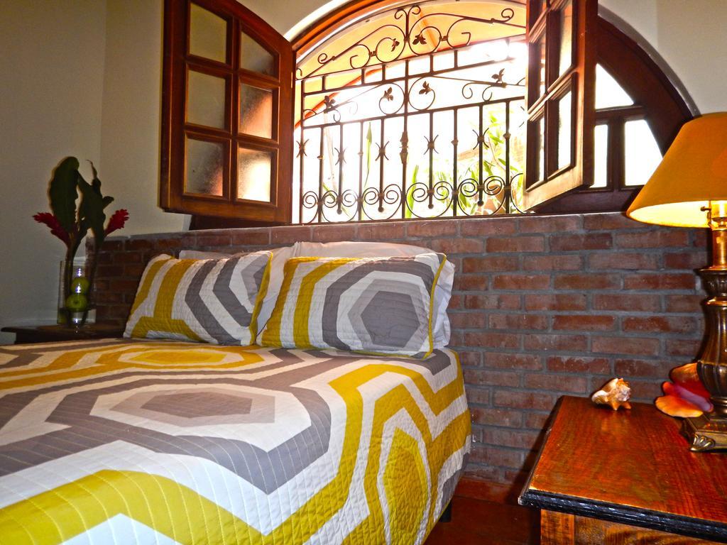 Suite Colonial Santo Domingo Room photo